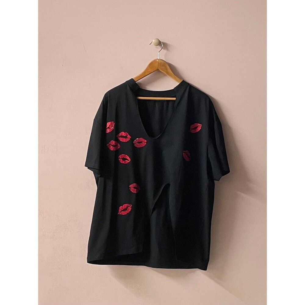Akira Black Slit Red Bejeweled Lip T-Shirt Size 1X